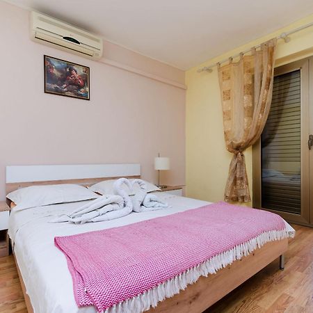 Apartments Zeljka Mundanije ภายนอก รูปภาพ