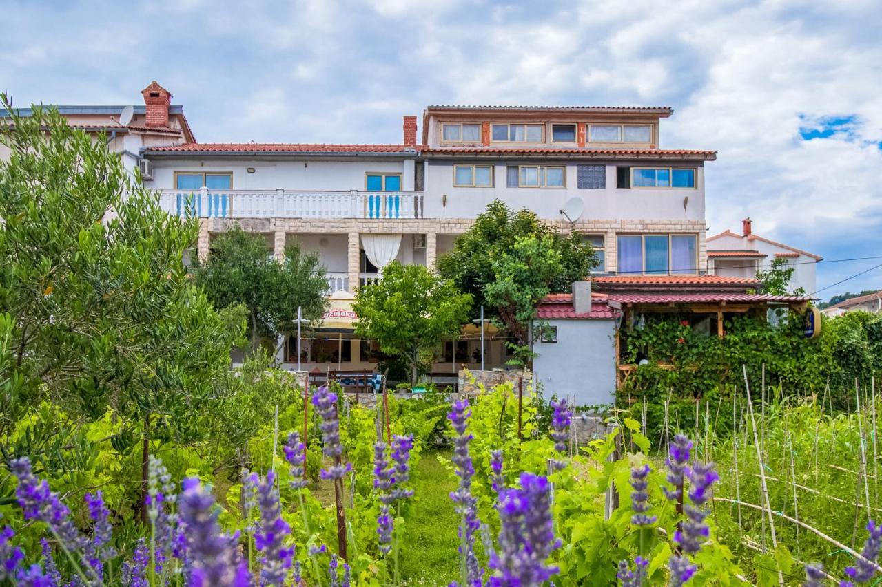 Apartments Zeljka Mundanije ภายนอก รูปภาพ