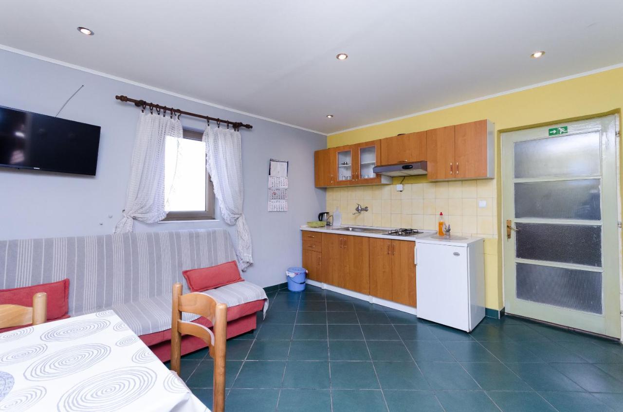 Apartments Zeljka Mundanije ภายนอก รูปภาพ