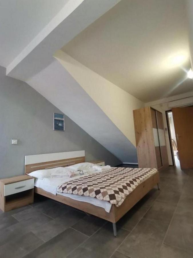 Apartments Zeljka Mundanije ภายนอก รูปภาพ