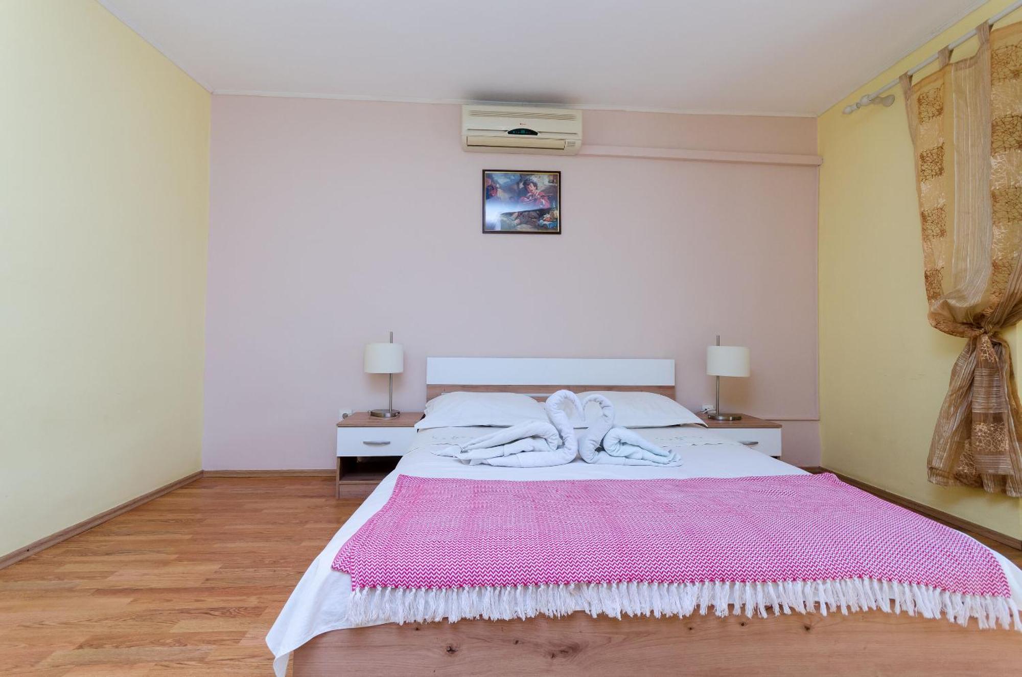 Apartments Zeljka Mundanije ภายนอก รูปภาพ